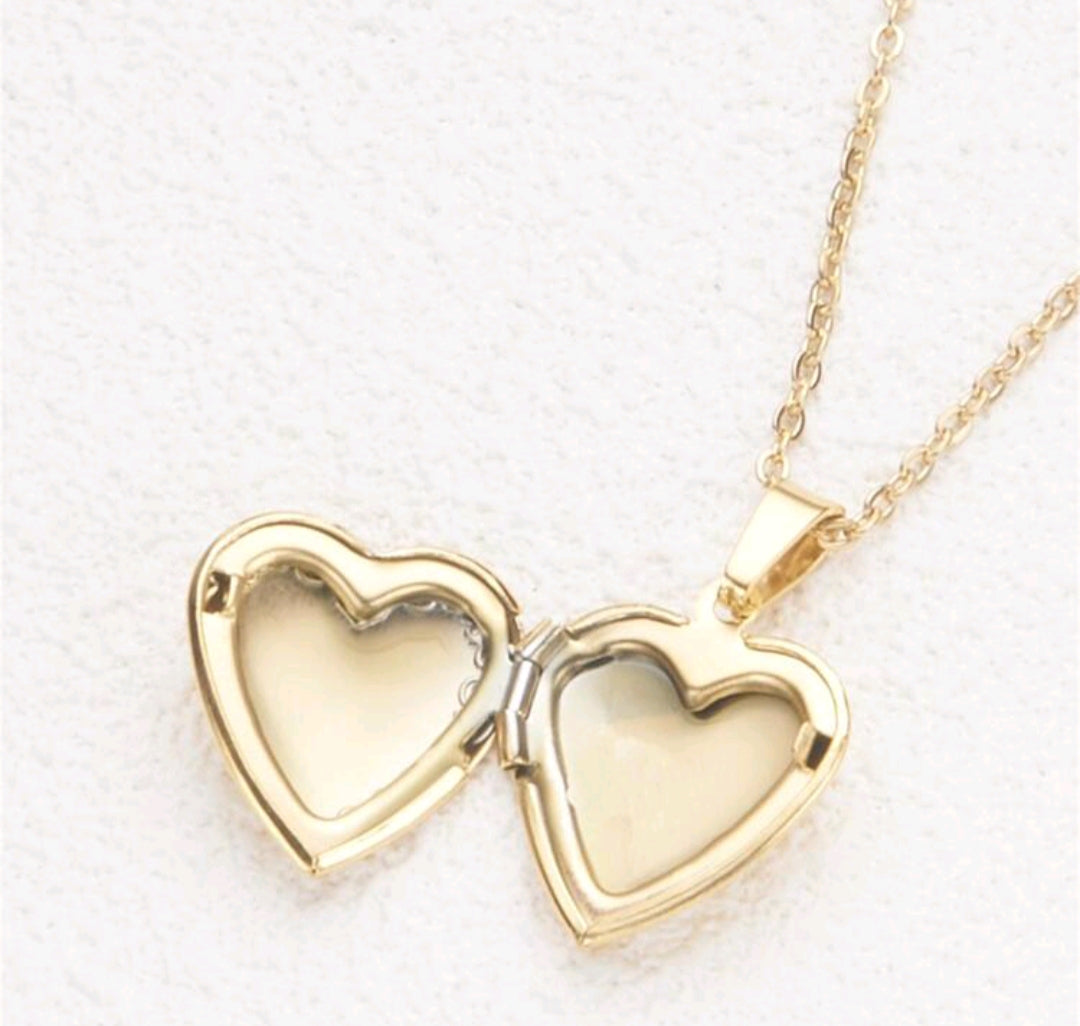COLLAR CORAZÓN RELICARIO