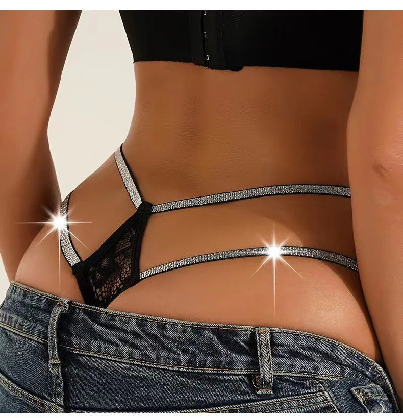 Tanga con tiras brillantes de piedritas